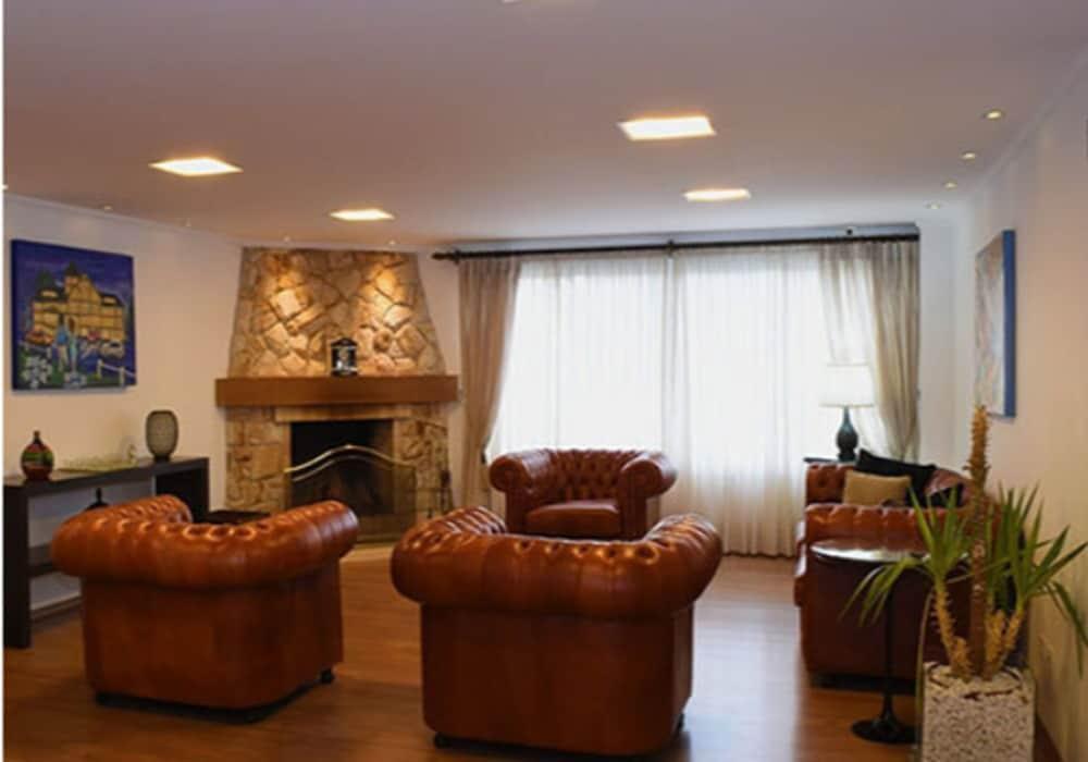 Italia Moderna Hotel 4*